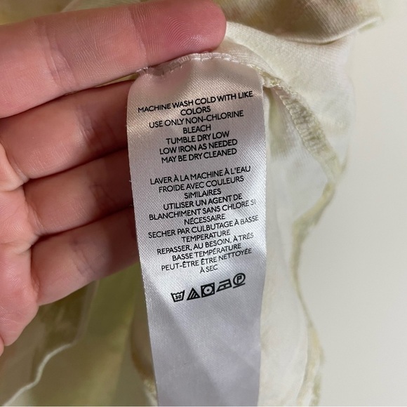 Anthropologie Pilcro Ruffle Scoop Tee Green Pink Camo Motif Size XS - Picture 8 of 9